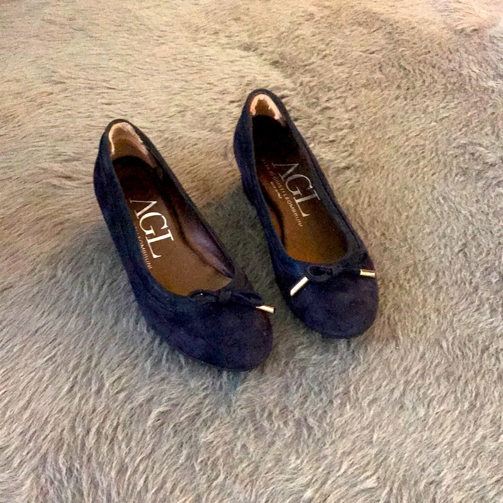 Beautiful, classy cozy pair of AGL shoes/fiats very low heel made in Italy 🇮🇹